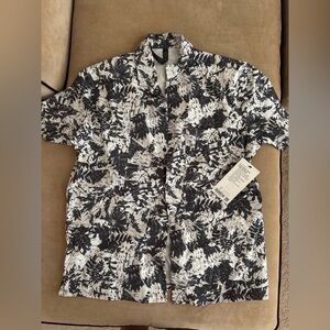 Lululemon MENS airing easy short sleeve shirt floral foliage Urban tropics